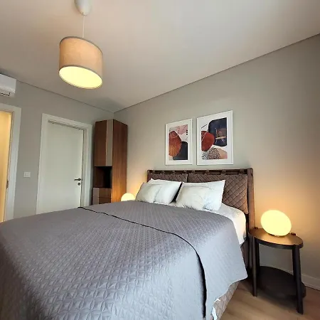 Relax Unwind Inviting 2br Apt, Cozy Interiors شقة
