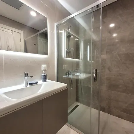 Relax Unwind Inviting 2br Apt, Cozy Interiors 아파트 *